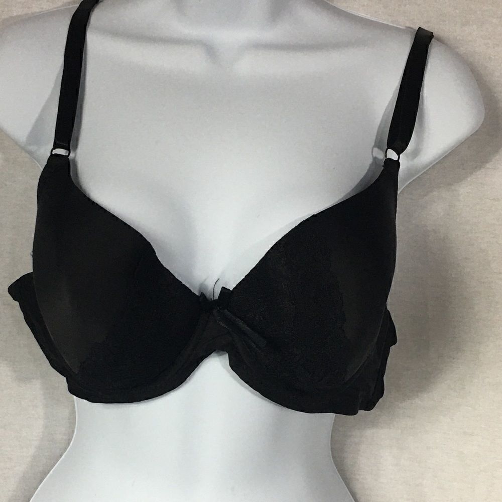 Mamia 40C black silky lace covered bra 2 hook closure lightly padded